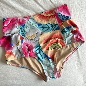 Korti Jeane Hip Ruffle Swim Bottoms